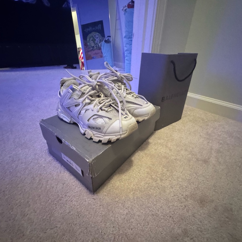 white balenciaga tracks
